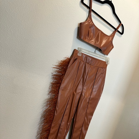 POSH BY V FEATHER PANTS/HALTER SET - Picture 2 of 8
